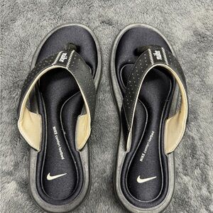 Nike Comfort Footbed Women’s 5 Flip Flops!